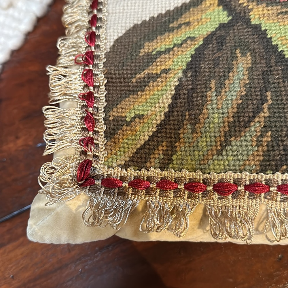 Vintage needlepoint throw pillow crushed velvet zip 17x15 roses red beige green - Picture 3 of 9